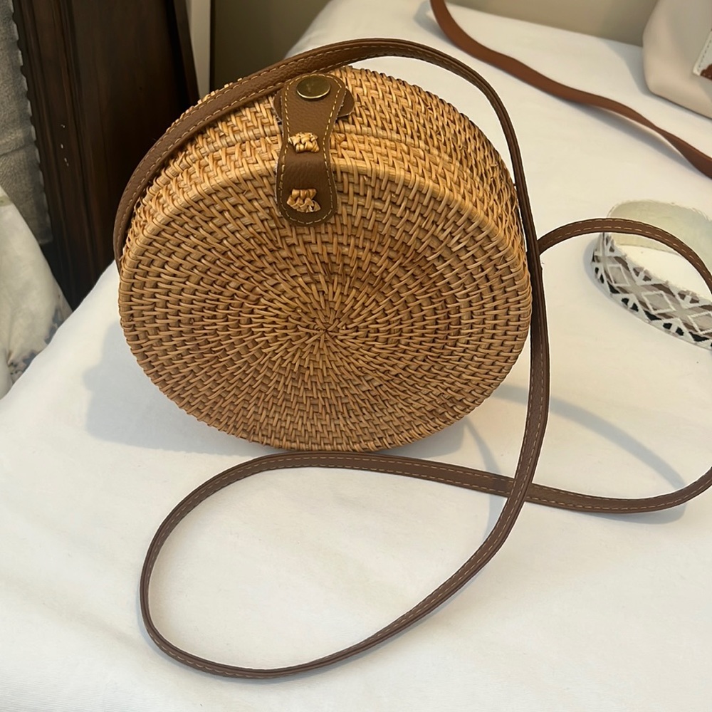 Straw wooden round Crossbody